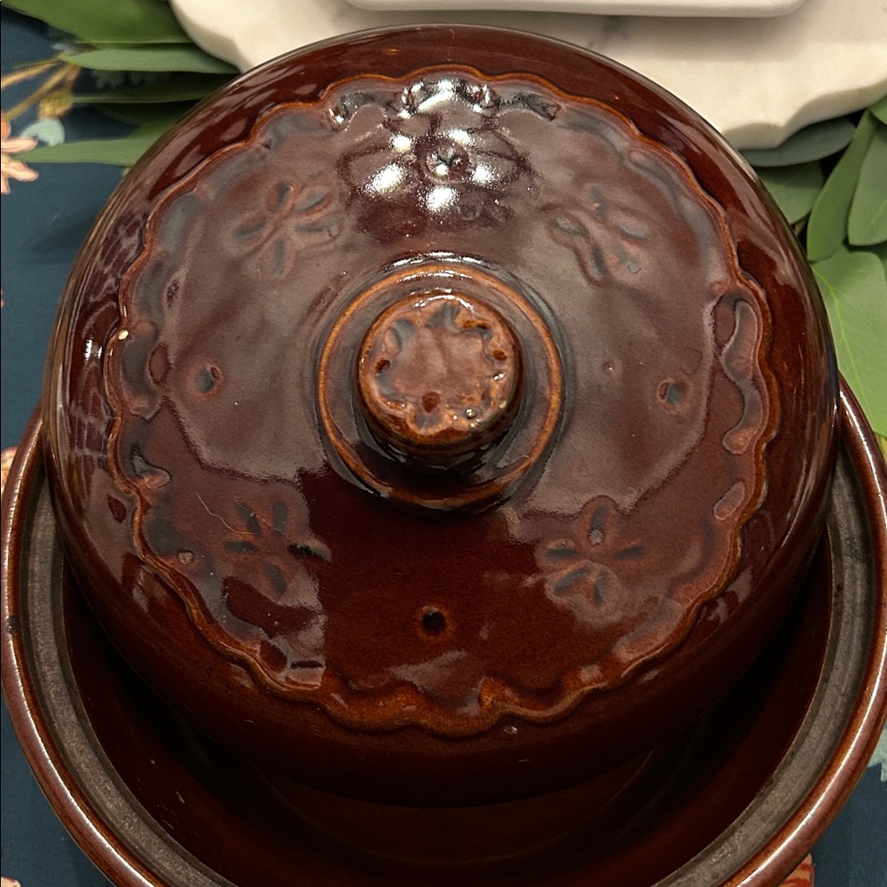 Marcrest Vintage old fashioned stoneware Dutch Oven Daisy and Dot pattern - Picture 3 of 12